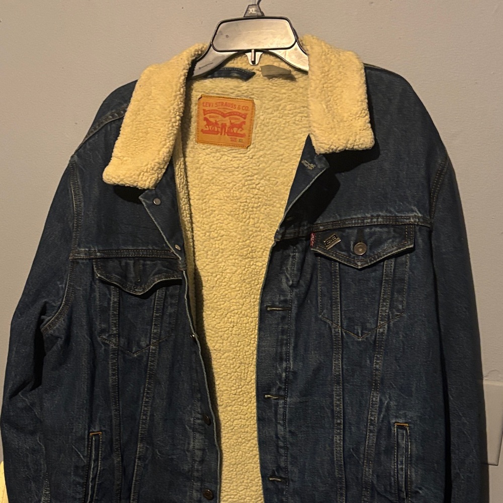 Levi's Men's Dark Blue Denim Jacket with Cream Sherpa lining